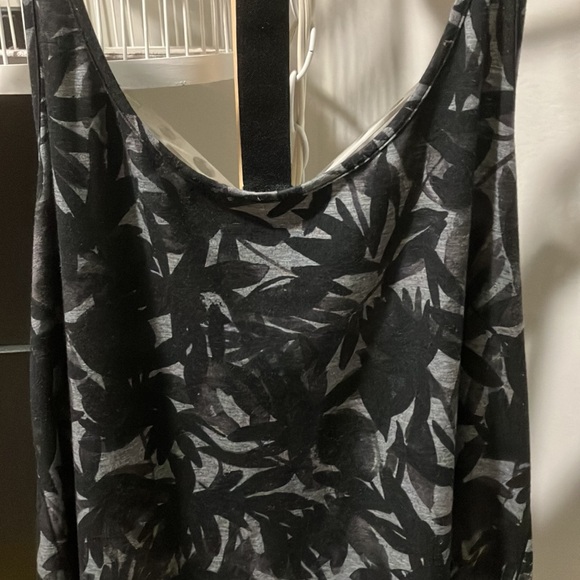Patterned Tank Top - Picture 3 of 9